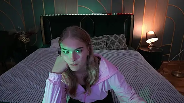 Snapshot of AlinaLiii chatting on November 17, 1:15 pm AlinaLiii online show from November 17, 1:15 pm