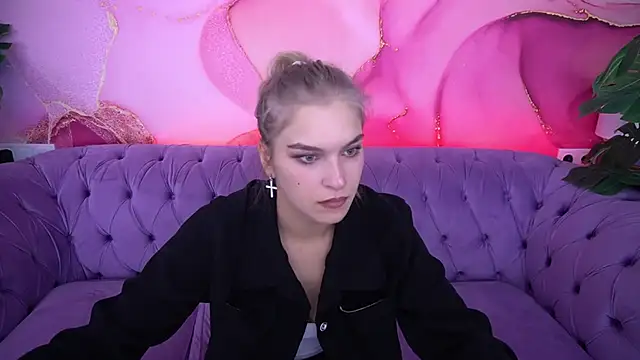 Snapshot of AlinaLiii chatting on November 27, 1:33 pm AlinaLiii online show from November 27, 1:33 pm