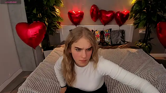 AlinaLiii online show from February 12, 8:30 pm