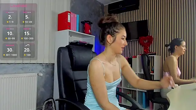 Snapshot of OfficeGirls chatting on June 19, 5:52 pm OfficeGirls online show from June 19, 5:52 pm