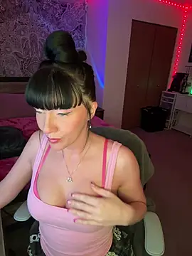 MaciiMayy online show from March 13, 9:31 pm