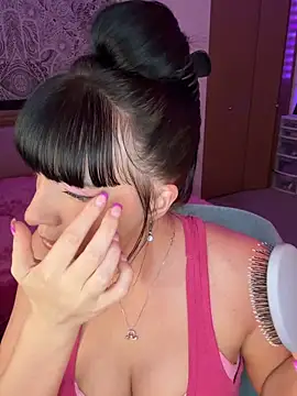 MaciiMayy online show from March 22, 8:10 pm