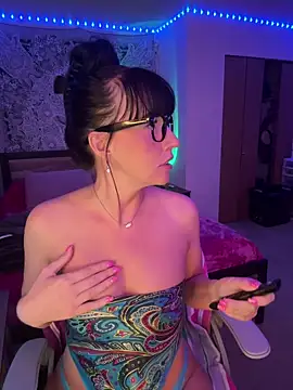 Snapshot of MaciiMayy chatting on February 20, 1:46 am MaciiMayy online show from February 20, 1:46 am