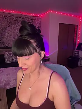 MaciiMayy online show from March 28, 9:05 pm