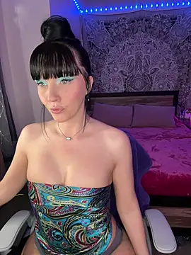MaciiMayy online show from April 22, 1:45 am
