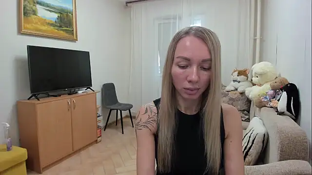 AlisiaCat online show from April 18, 10:06 am