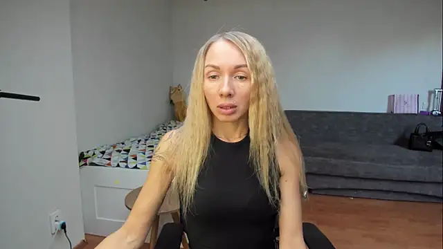 Snapshot of AlisiaCat chatting on May 9, 1:47 pm AlisiaCat online show from May 9, 1:47 pm