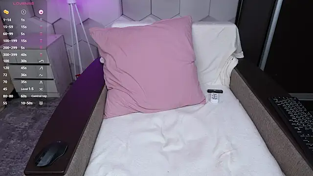 HottieEmma online show from December 3, 12:04 pm