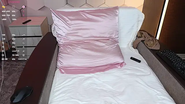 HottieEmma online show from May 4, 12:19 pm