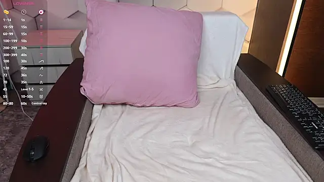 HottieEmma online show from April 14, 12:21 pm