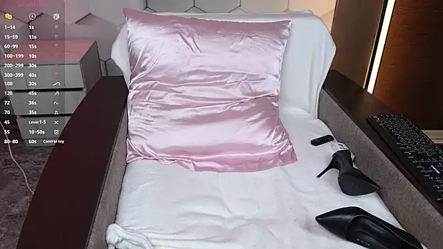 HottieEmma online show from April 9, 12:22 pm