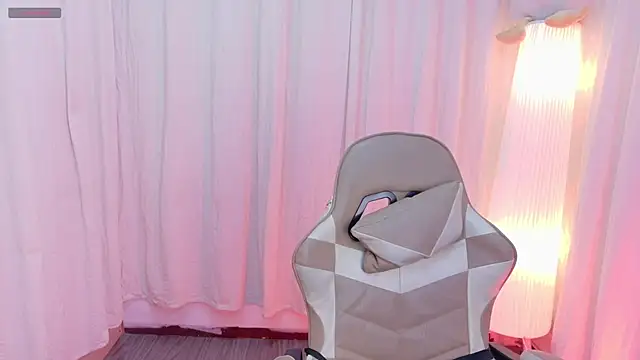 Snapshot of kehlannis_ chatting on November 8, 8:23 pm kehlannis online show from November 8, 8:23 pm