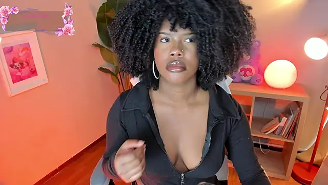 kehlannis  online show from February 5, 8:15 pm