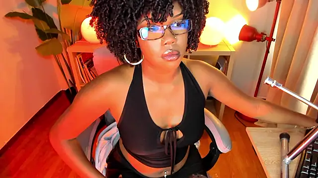 kehlannis  online show from February 24, 8:10 pm