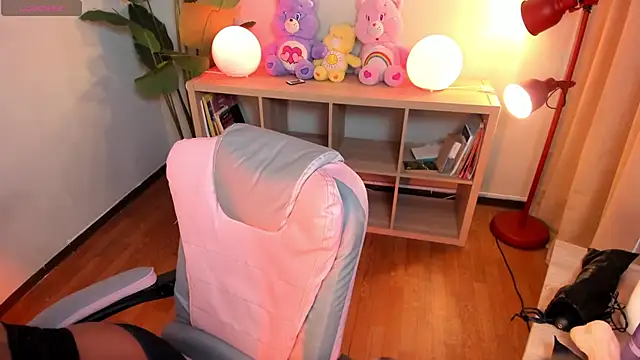 kehlannis  online show from March 4, 8:05 pm