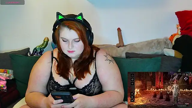 Snapshot of Chrissiosaurus chatting on October 11, 8:10 pm Chrissiosaurus online show from October 11, 8:10 pm