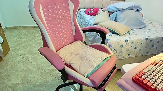 Julieta Rose19 online show from December 19, 1:09 am