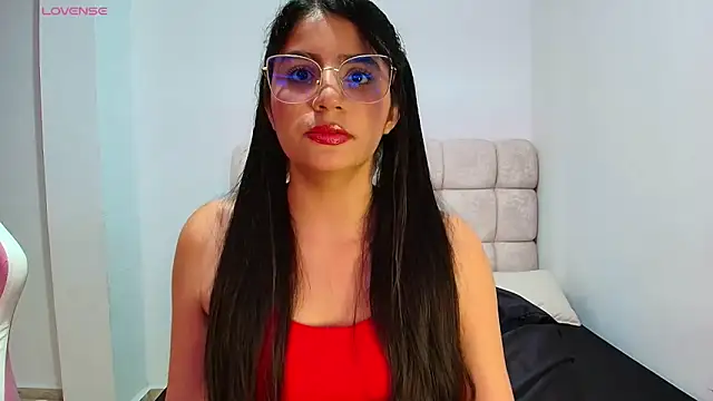 Snapshot of Julieta_Rose19 chatting on February 16, 11:46 pm Julieta Rose19 online show from February 16, 11:46 pm