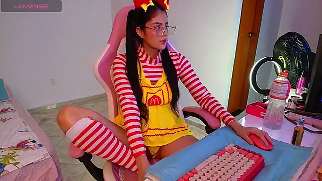 Julieta Rose19 online show from April 5, 9:54 pm