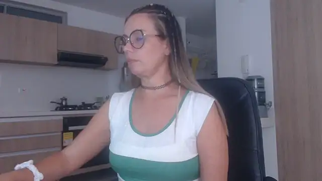 LovePaula online show from October 31, 1:46 am