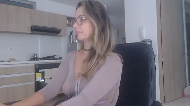 LovePaula online show from January 11, 2:35 pm