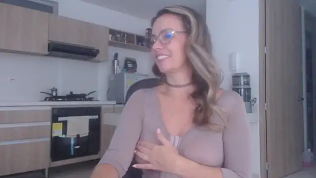 LovePaula online show from December 15, 11:49 am