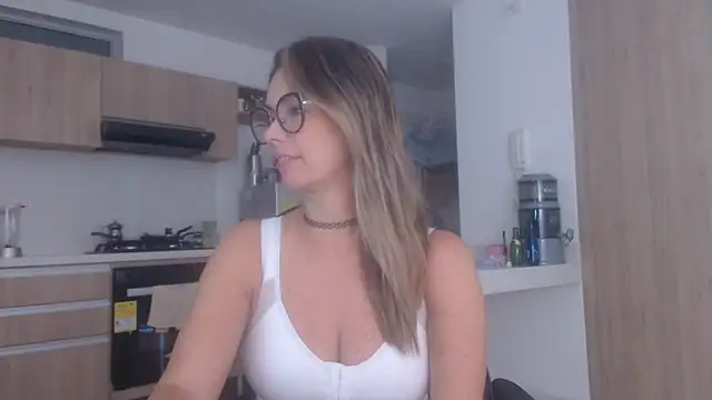 LovePaula online show from November 4, 11:25 am