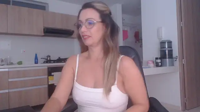 LovePaula online show from February 16, 1:48 am