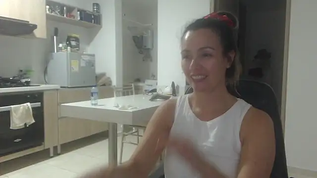 LovePaula online show from May 31, 11:49 pm