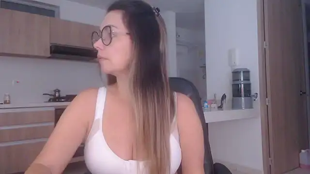 LovePaula online show from June 20, 2:16 am
