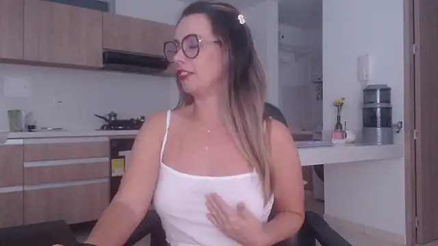 LovePaula online show from March 15, 11:12 pm