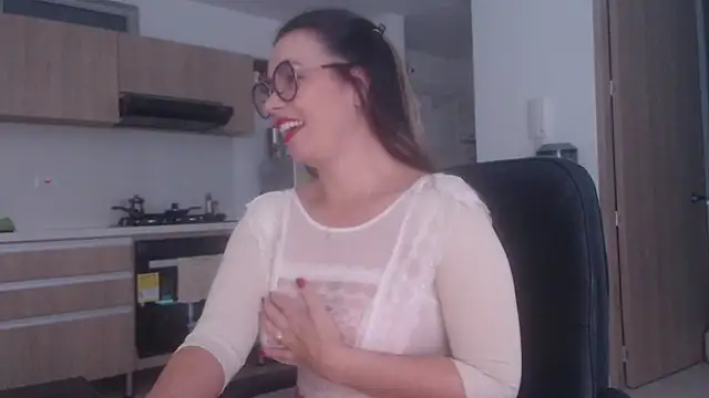 LovePaula online show from July 12, 11:44 am