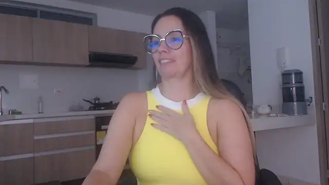 LovePaula online show from June 8, 2:56 am
