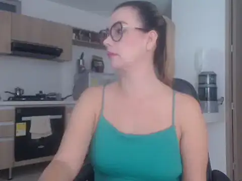 Snapshot of LovePaula chatting on March 18, 11:33 am LovePaula online show from March 18, 11:33 am