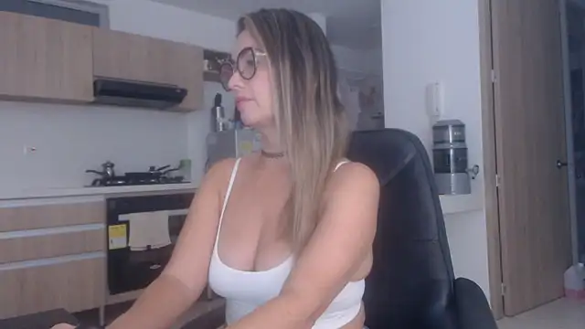 LovePaula online show from December 22, 10:54 pm