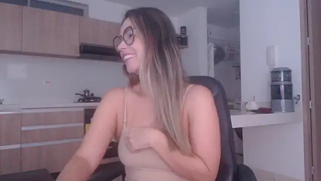 LovePaula online show from March 26, 10:46 am