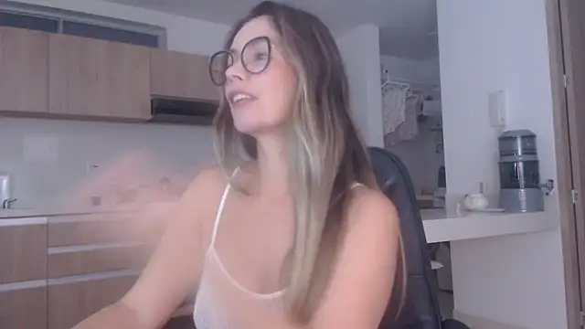 LovePaula online show from April 14, 10:31 am