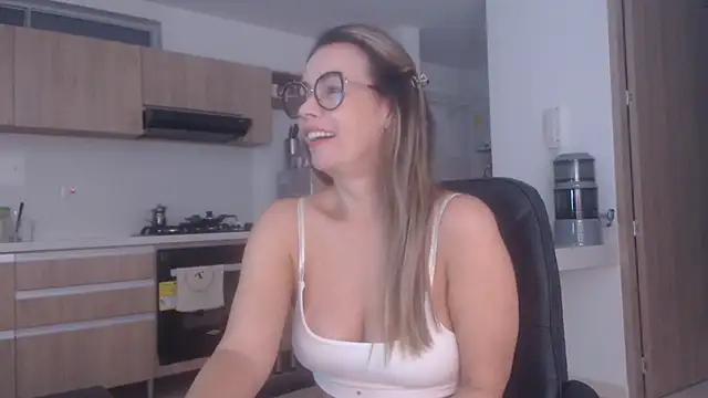 LovePaula online show from February 6, 10:33 am