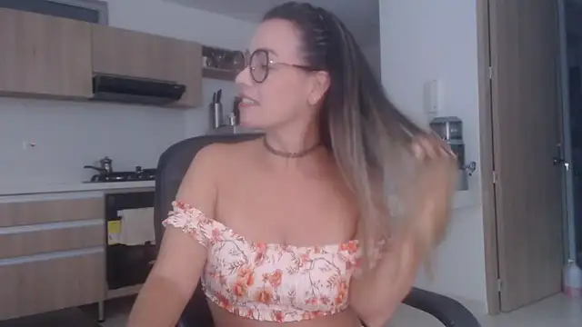 LovePaula online show from January 7, 10:59 pm