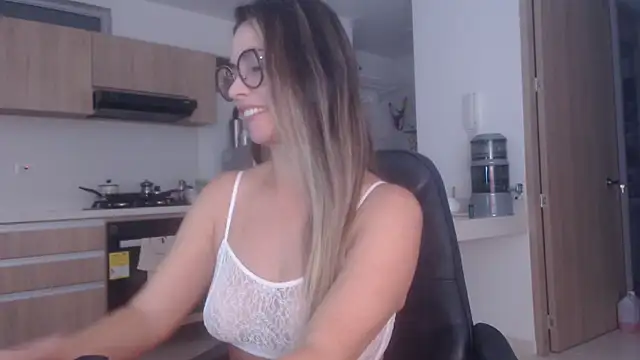 LovePaula online show from April 15, 11:16 am