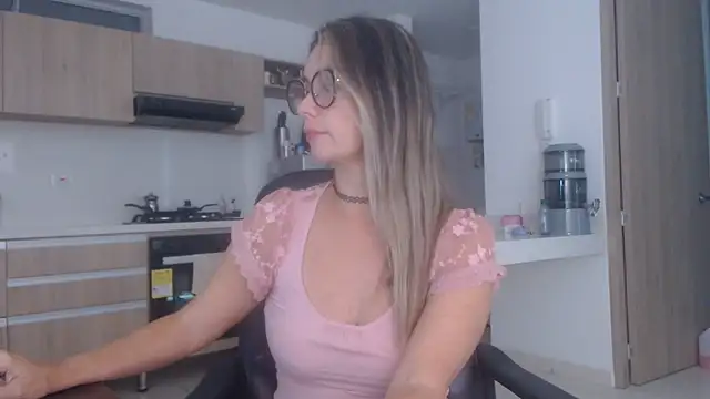 LovePaula online show from December 3, 12:26 pm