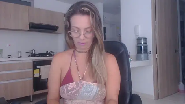 LovePaula online show from November 22, 9:57 pm