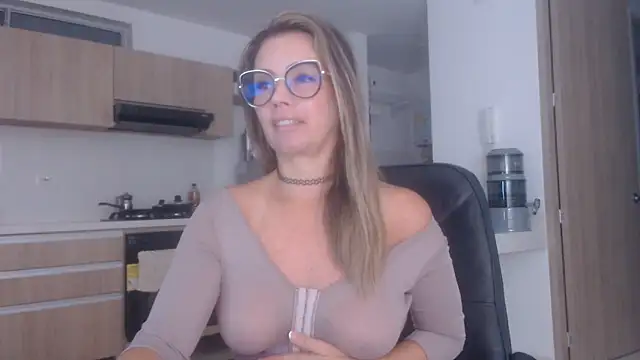 LovePaula online show from October 25, 11:09 am