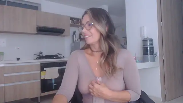 LovePaula online show from November 30, 12:17 pm