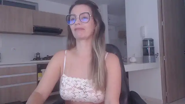 LovePaula online show from March 28, 11:33 am