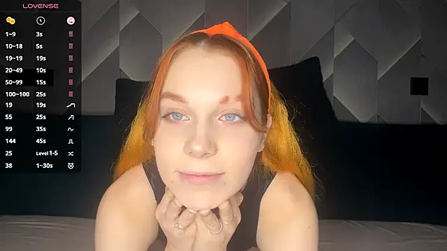 FoxLina online show from December 4, 7:57 pm