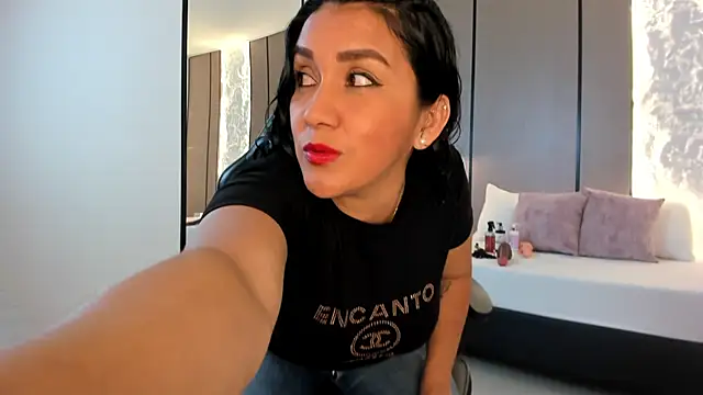 zoee zi online show from December 4, 7:35 pm