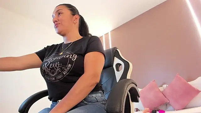 zoee zi online show from February 6, 7:43 pm