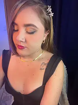 Snapshot of Dakota_Greys chatting on October 18, 1:46 pm Dakota Greys online show from October 18, 1:46 pm