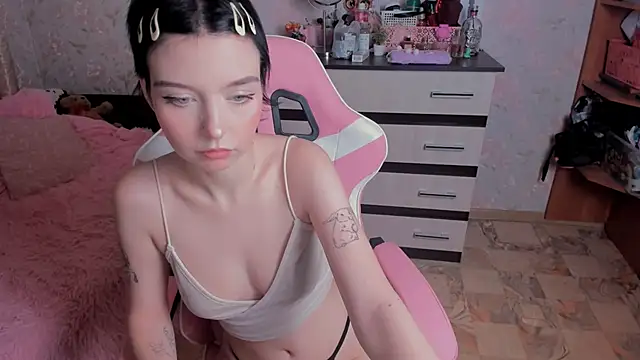 Snapshot of margopink chatting on October 3, 4:52 pm margopink online show from October 3, 4:52 pm